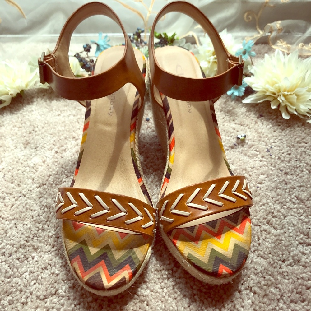 Chinese Laundry Tribal inspired Wedges Size 10